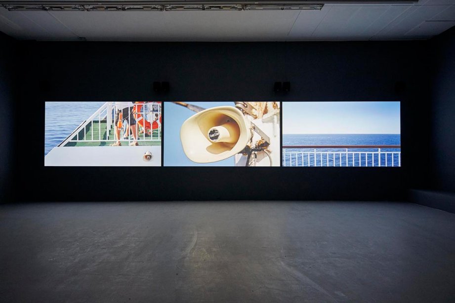 Installation View, The Calling, 2013-2014, basis 2017, photo: Günther Dächert, Courtesy of the artist and Anna Schwartz Gallery, Melbourne; and Galerie Allen, Paris