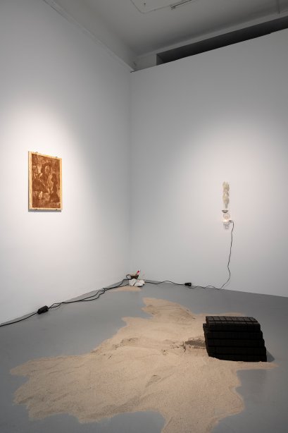 Amna Elhassan - Resonance of Absence, Ausstellungsansicht, 2025 © basis e.V., Foto: Nathalie Zimmermann