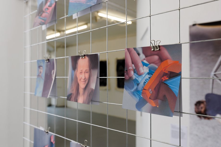 Sasha Velichko, Black Box, Detail, basis Projektraum, 2025, Foto: Bernd Euring, © basis