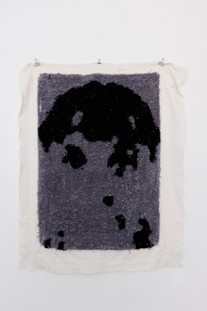 Sasha Velichko, Black Box, Ausstellungsansicht, basis Projektraum, 2025, Foto: Bernd Euring, © basis