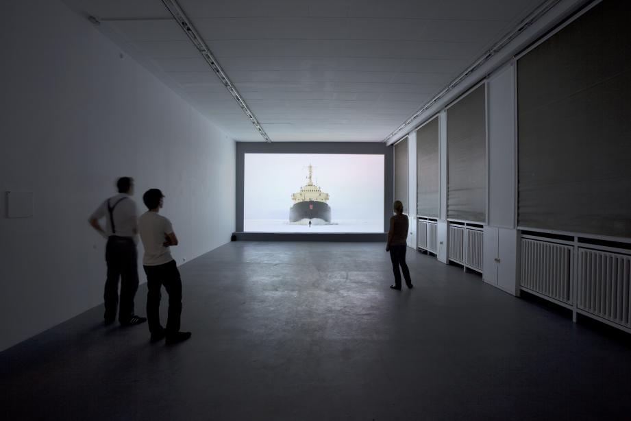Installation view, Nummer acht: Everything is going to be alright, 2007, 9 min., photo: Cem Yücetas