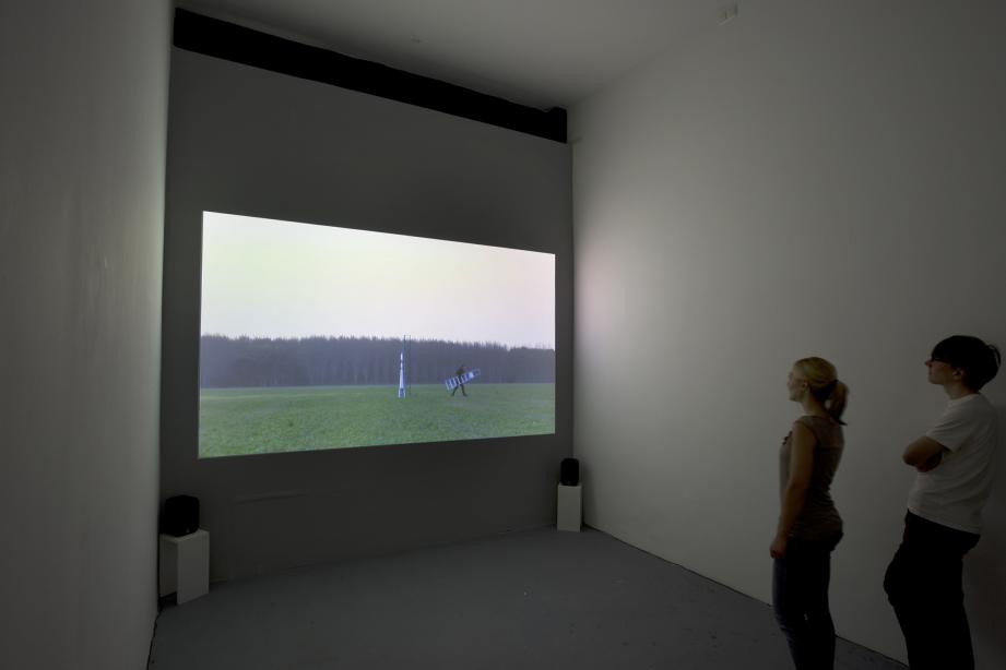 Installation view, Nummer zeven: The clouds are more beautiful from above, 2006, 8 min., photo: Cem Yücetas