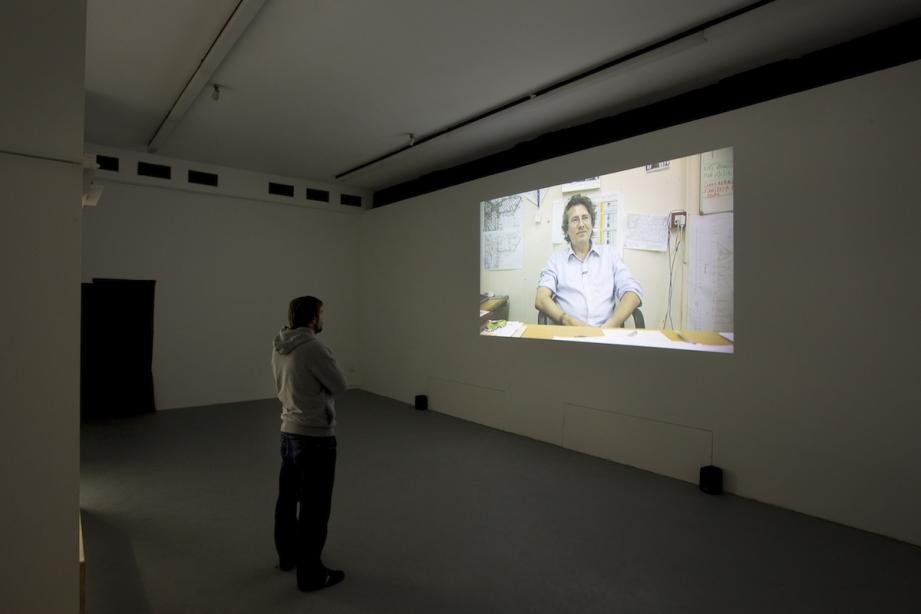 Installation view, The Mirroring Cure, 2006, 28 min., photo: Cem Yücetas
