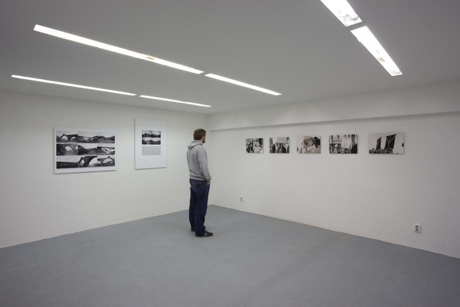 Ausstellungsansicht, Charlotte Ginsborg, Backwards and forewards in the everyday, 2009, Foto: Cem Yücetas