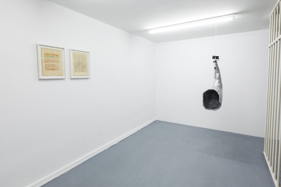 Installation View, Parfümiert mit Dynamit - Sommerschau der Studios, Simon Speiser und Wiebke Grösch & Frank Metzger, basis 2015, Foto: Frithjof Kjer