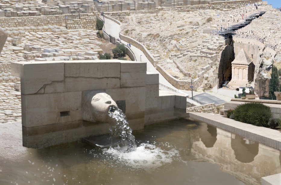 Hinda Weiss, Among Graves and Ruins, 2019