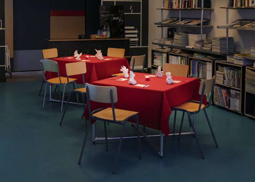Workshop "SOMETHINGS SMELL OF" von Sun Kim, Larry Bonćhaka, basis Leseraum, Foto: Ivan Murzin, © basis