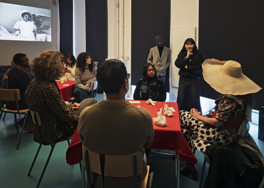 Workshop "SOMETHINGS SMELL OF" with Sun Kim, Larry Bonćhaka, basis reading room, Photo: Ivan Murzin, © basis