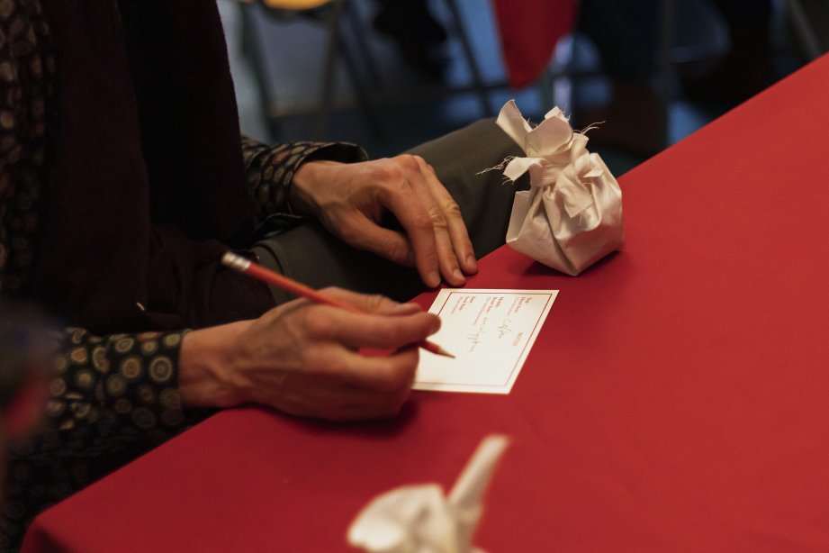 Workshop "SOMETHINGS SMELL OF" von Sun Kim, Larry Bonćhaka, basis Leseraum, Foto: Ivan Murzin, © basis